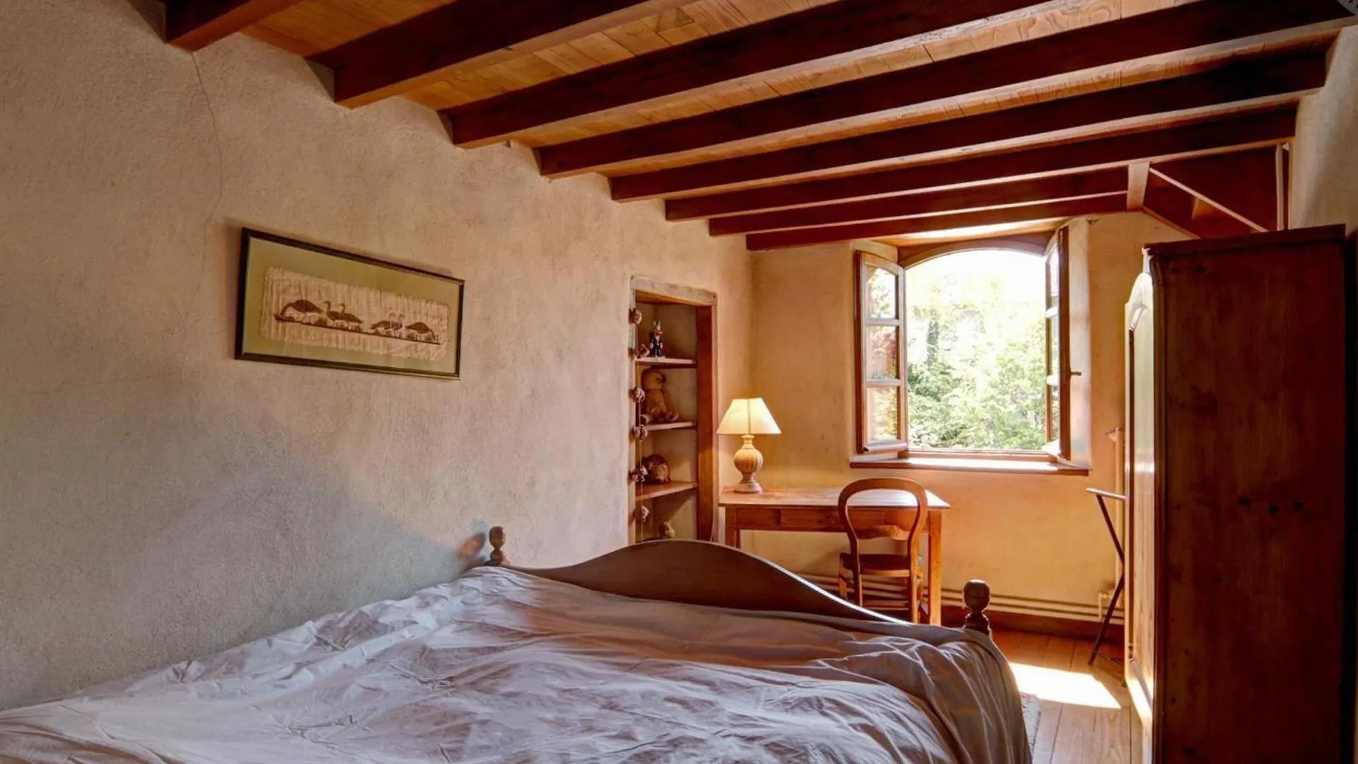 Decouvrez Ce Gite Champetre Avec Spa, Sauna, Piscine Et Jardin Privatif A Essertines-En-Donzy - Fr-1-496-200 0*,